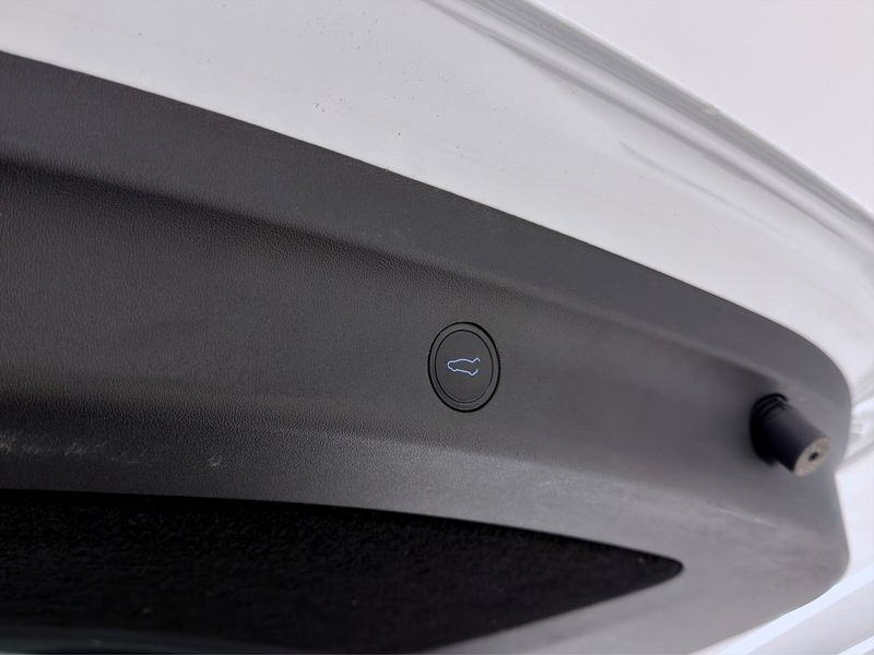 Tesla Model Y bild 17