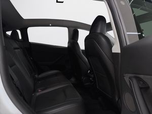 Tesla Model Y bild 13