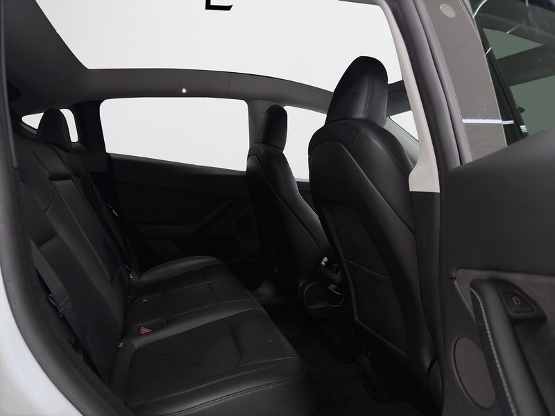 Tesla Model Y bild 13