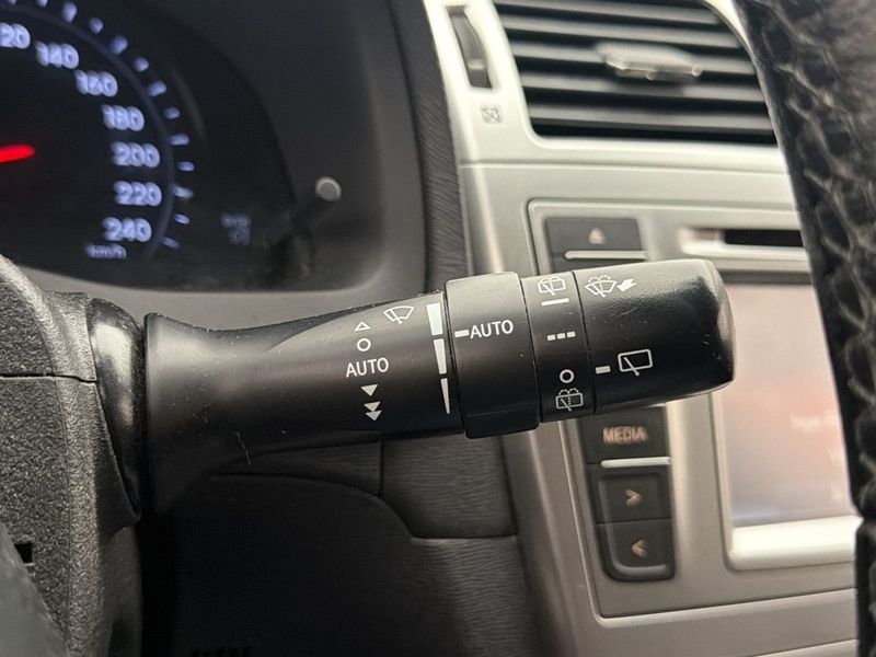 Toyota Avensis bild 19