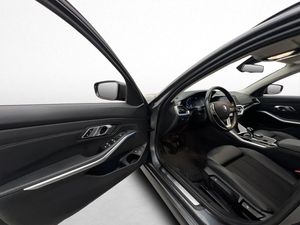BMW 330 bild 10