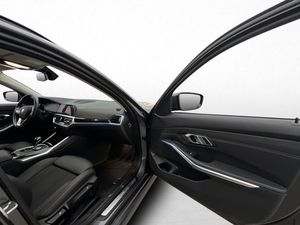 BMW 330 bild 28