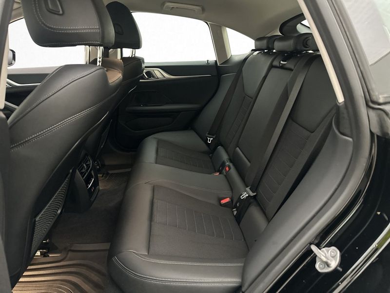 BMW i4 bild 28