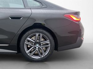 BMW i4 bild 32