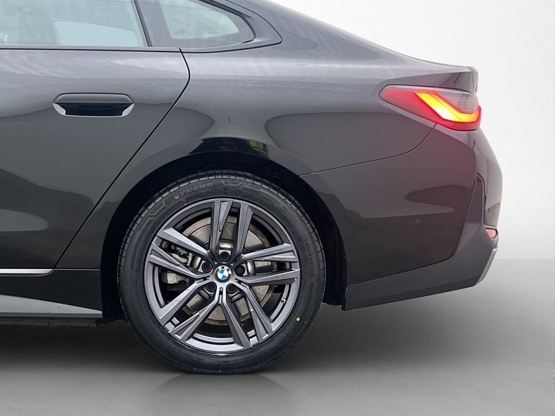BMW i4 bild 32