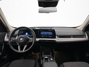 BMW iX1 bild 13