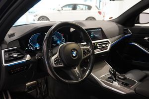 BMW 330 bild 2