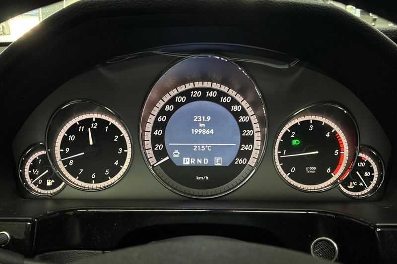 Mercedes E220 bild 17