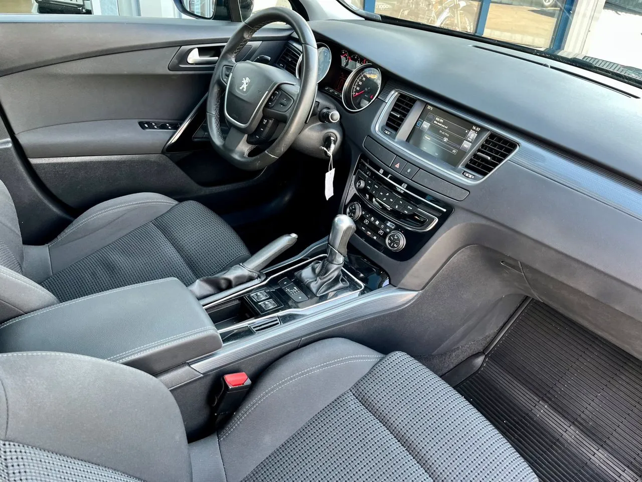 Vehicle image 6