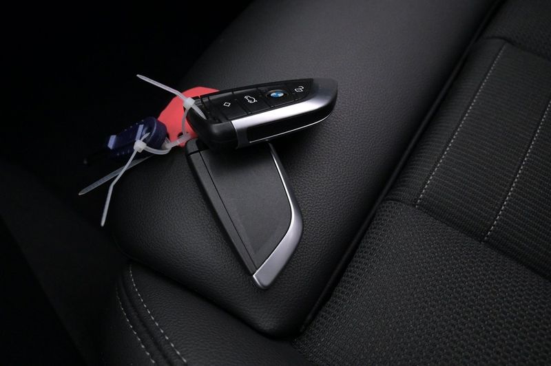 BMW 330 bild 19