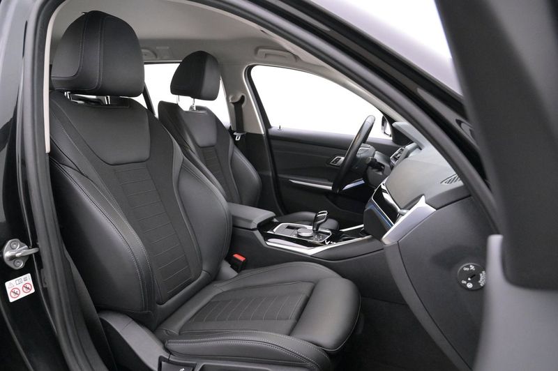 BMW 330 bild 11