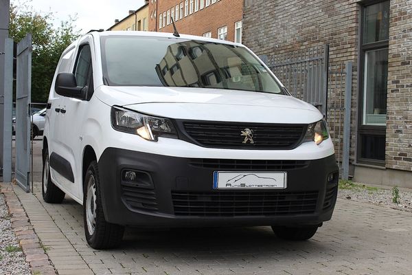 Peugeot Partner L1 1.5 BlueHDi 130 EAT Euro 6 / 3-sits / Drag / Värmare - 2021
