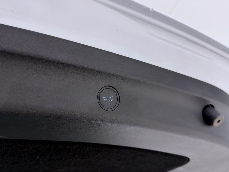 Tesla Model Y bild 17