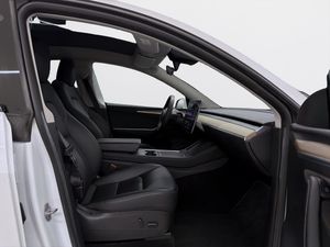 Tesla Model Y bild 15