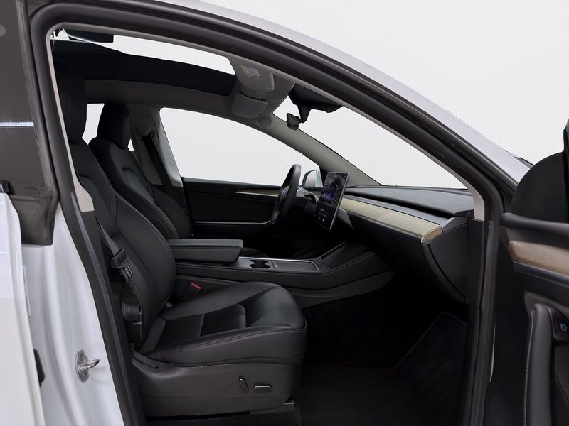 Tesla Model Y bild 15