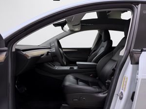 Tesla Model Y bild 8