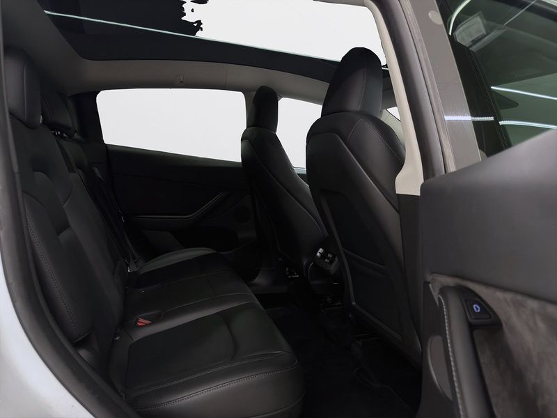 Tesla Model Y bild 10