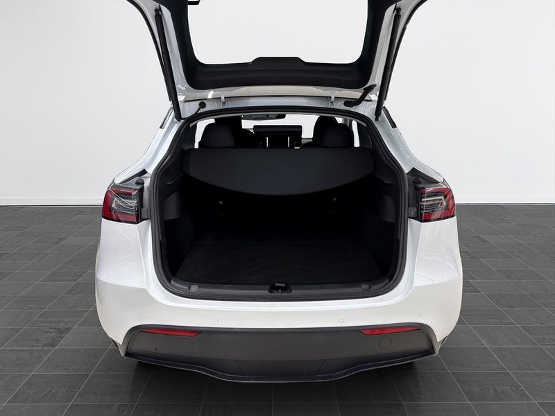 Tesla Model Y bild 16