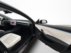 Tesla Model 3 bild 18