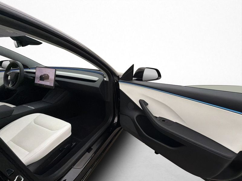 Tesla Model 3 bild 18