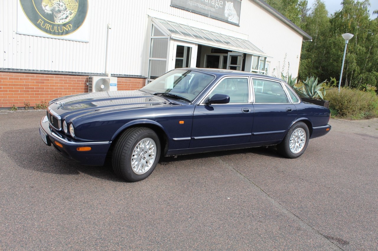 Jaguar XJ