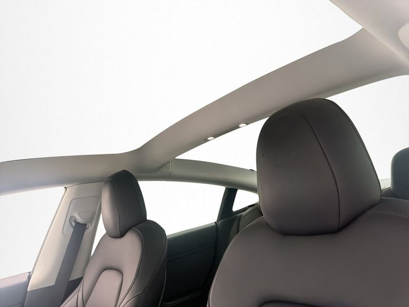 Tesla Model 3 bild 13