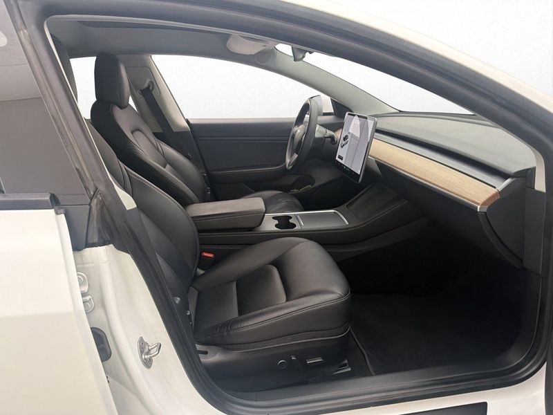 Tesla Model 3 bild 24