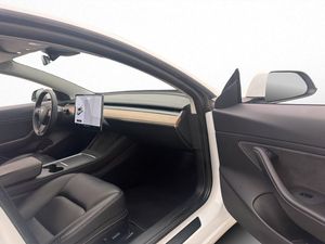 Tesla Model 3 bild 25