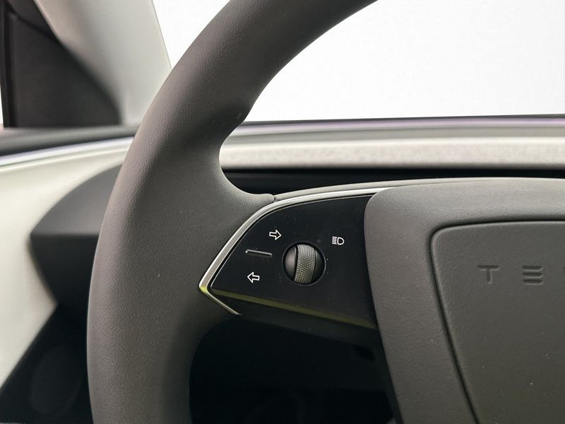 Tesla Model 3 bild 17