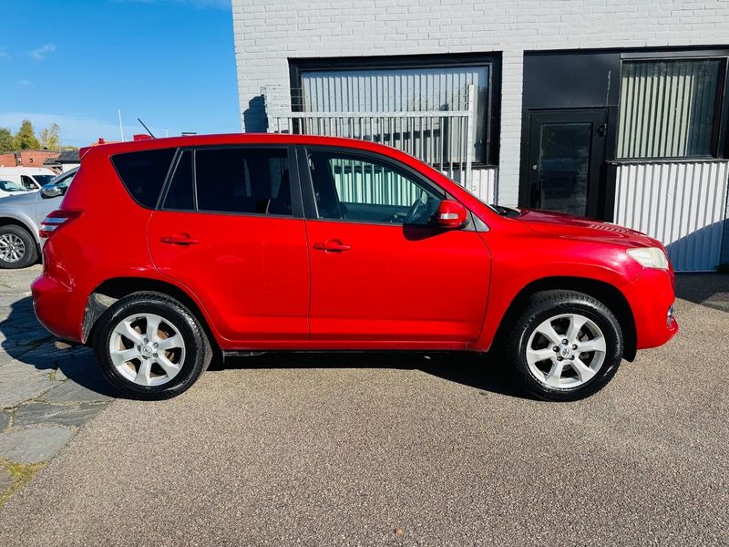 Toyota RAV4 bild 10