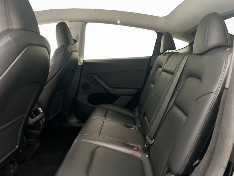 Tesla Model Y bild 28