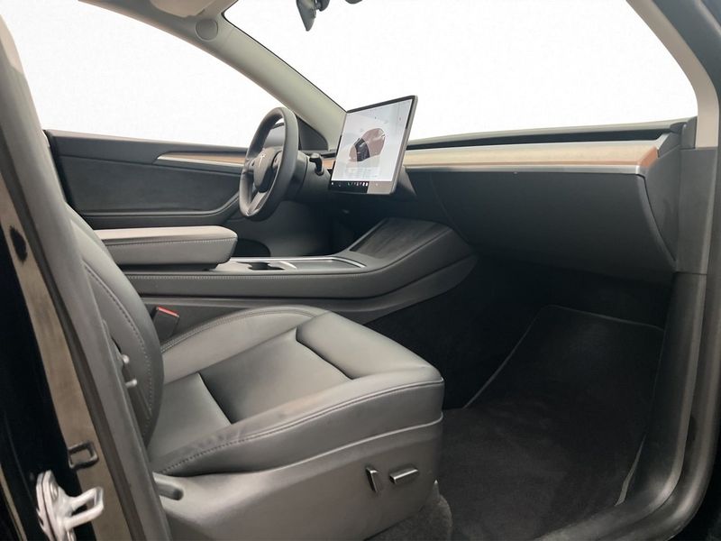 Tesla Model Y bild 32