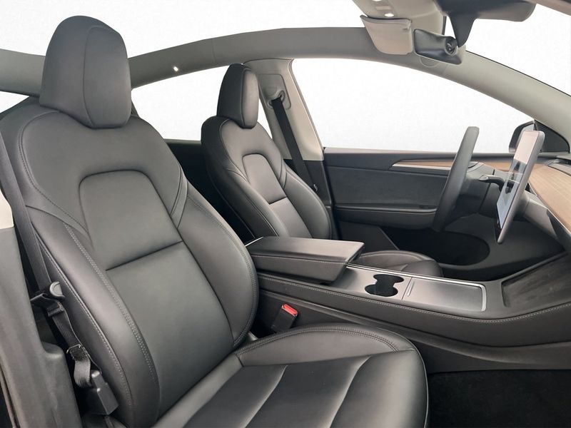 Tesla Model Y bild 31