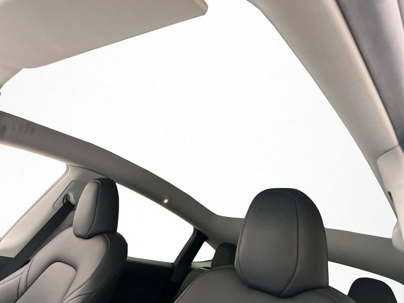 Tesla Model Y bild 11