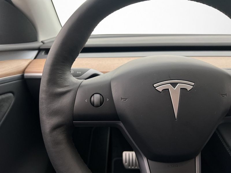 Tesla Model Y bild 12