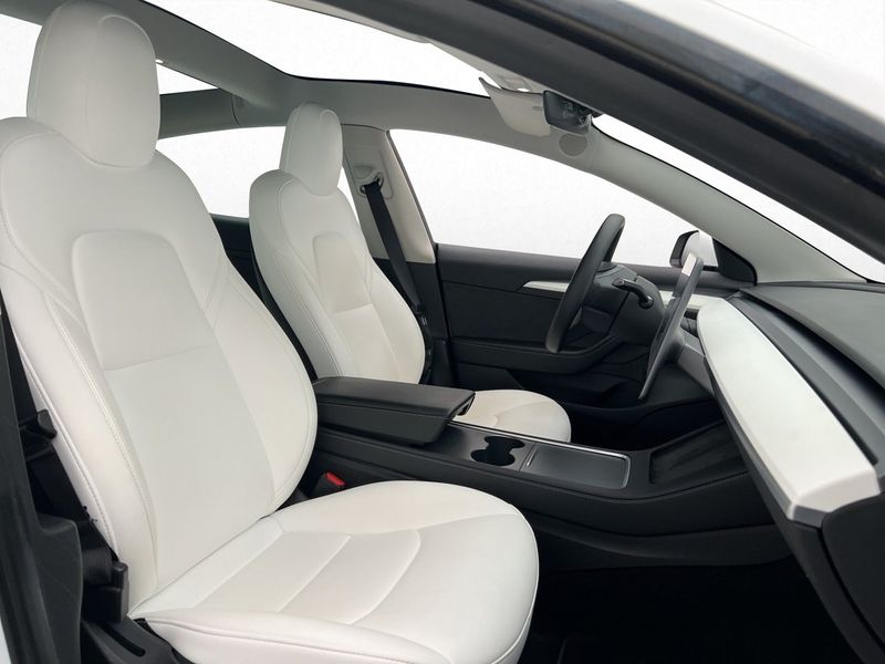 Tesla Model 3 bild 28