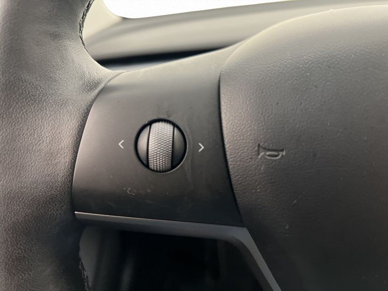 Tesla Model 3 bild 15