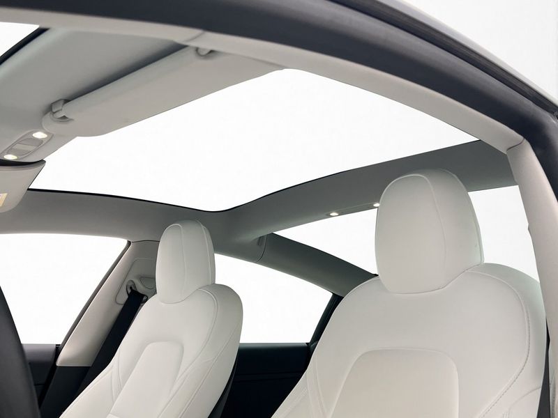 Tesla Model 3 bild 12