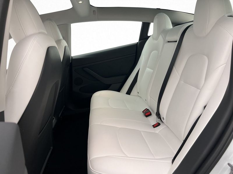 Tesla Model 3 bild 25