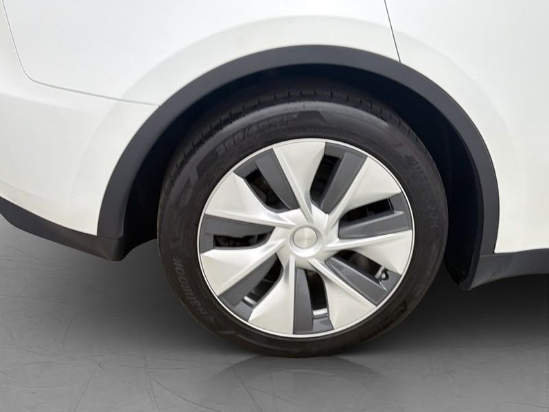 Tesla Model Y bild 32