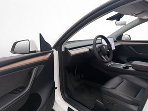 Tesla Model Y bild 12