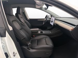 Tesla Model Y bild 28