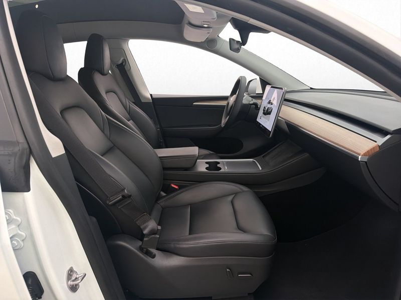 Tesla Model Y bild 28