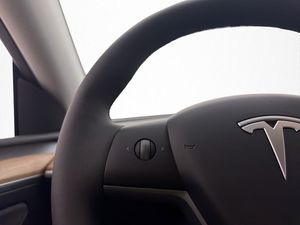 Tesla Model Y bild 17