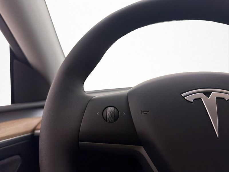 Tesla Model Y bild 17