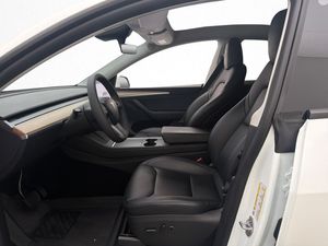 Tesla Model Y bild 13