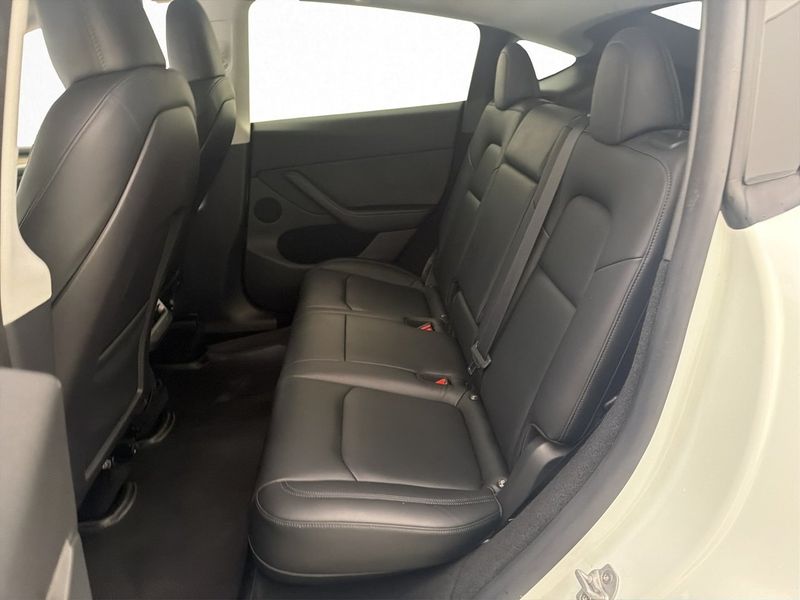 Tesla Model Y bild 27