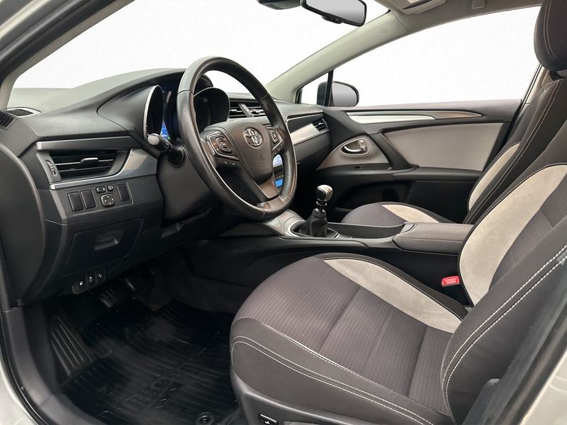 Toyota Avensis bild 9
