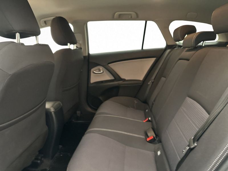 Toyota Avensis bild 17