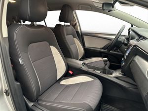 Toyota Avensis bild 26